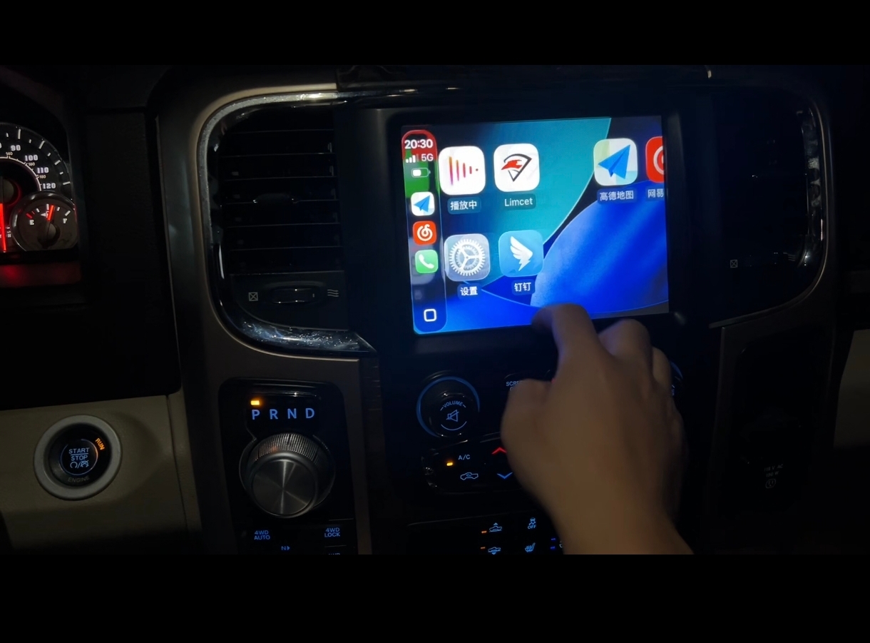 CarPlay interface for Dodge, Chrysler & Jeep 2015-2018