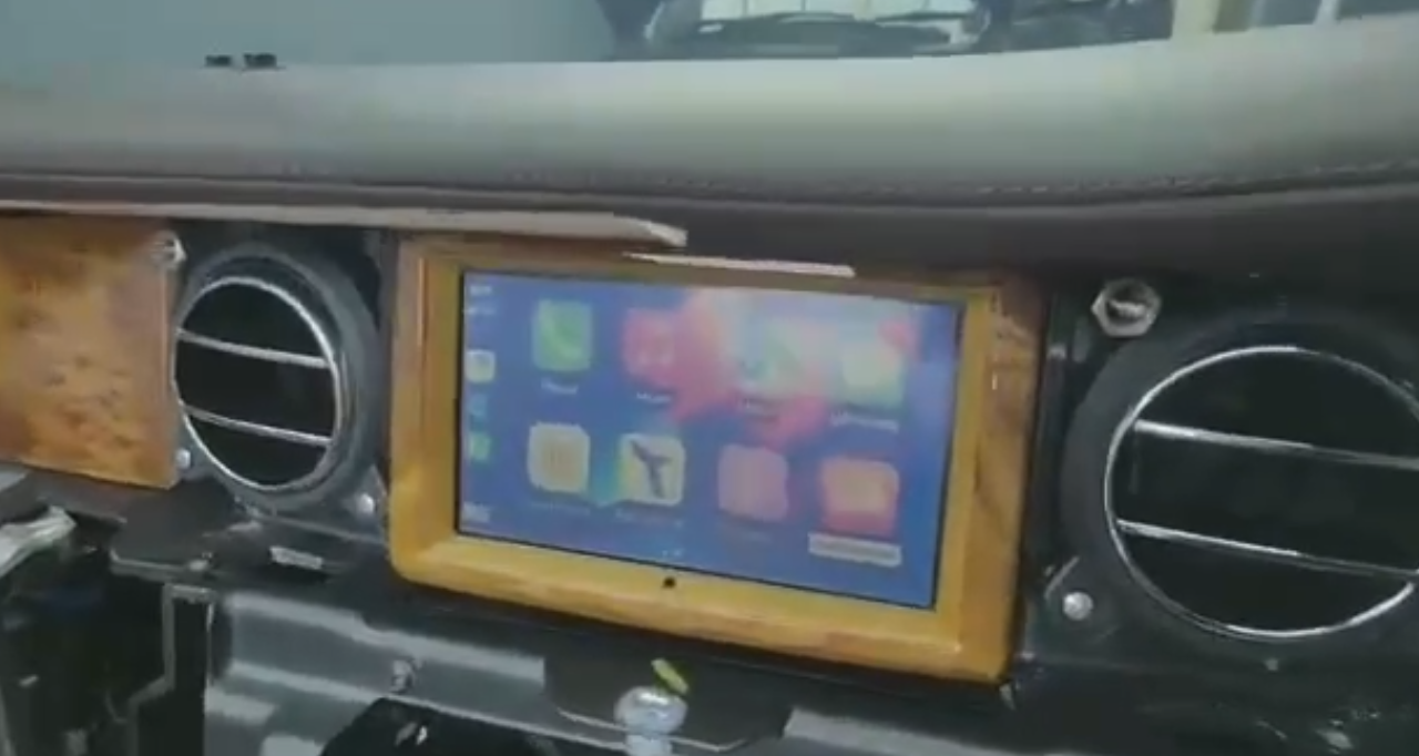 Rolls-Royce wireless CarPlay installed